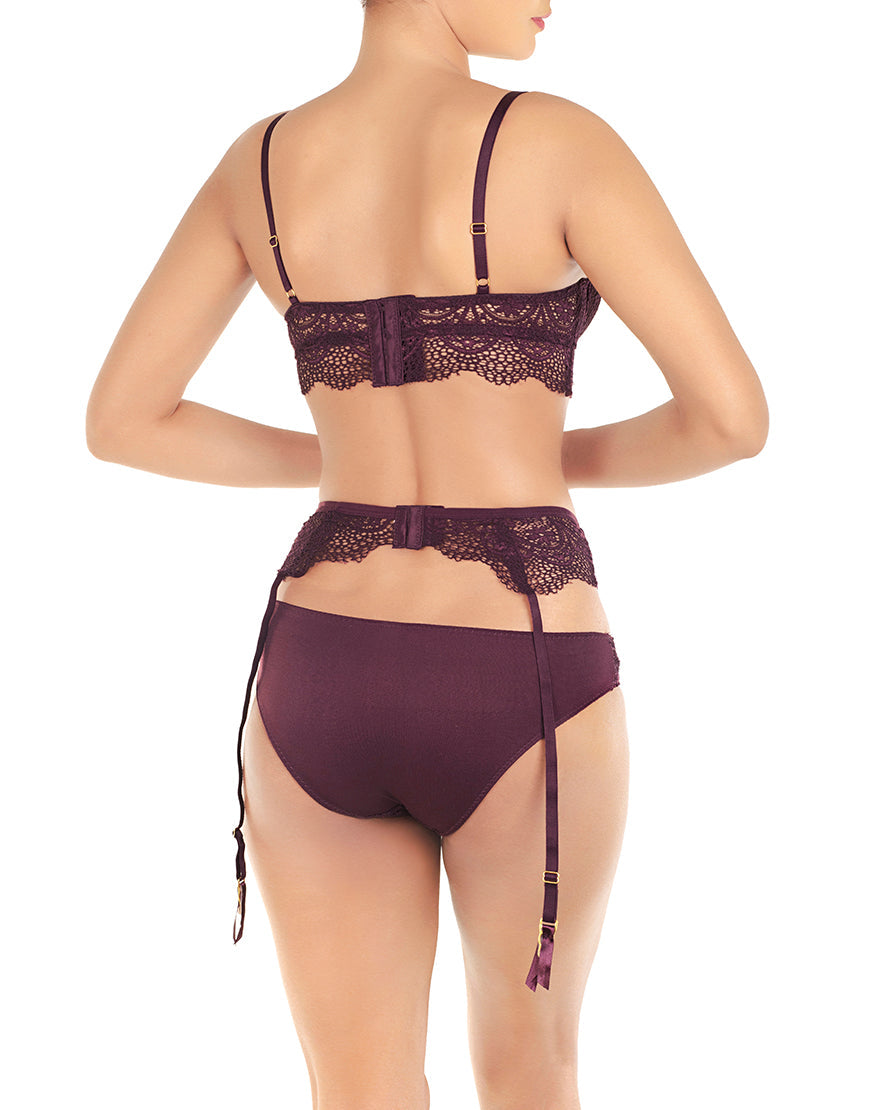 Lace push-up bra set with suspender belt – Fig