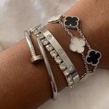 Serenya™ | Luxurious Monochrome Clover Set