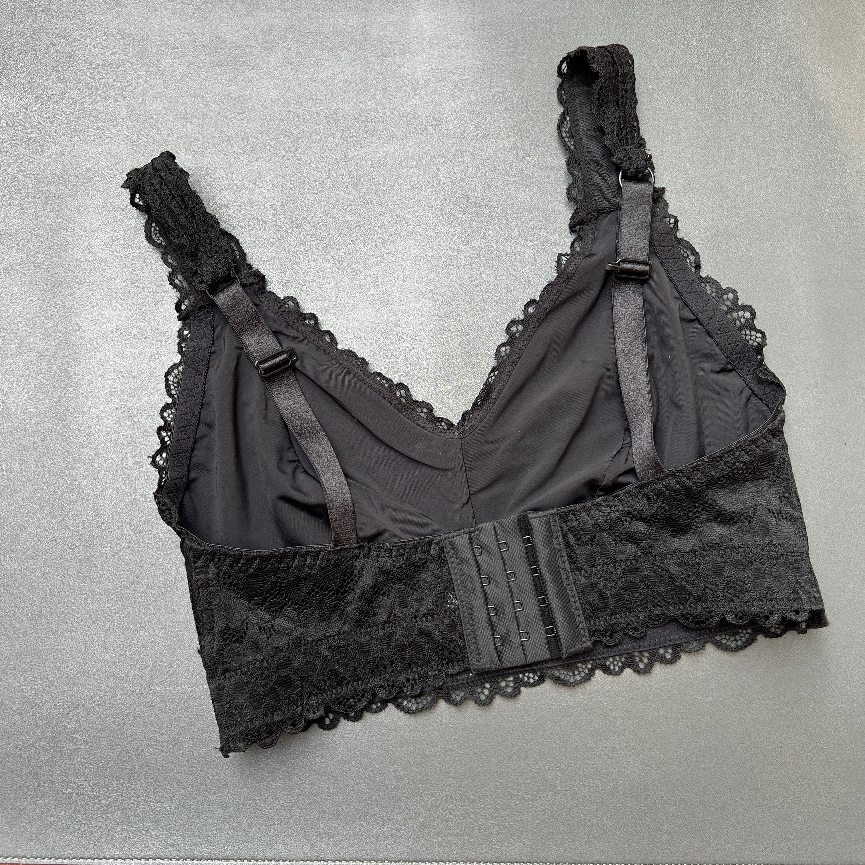 Losha Curvy Double Layered All-Over Lace Bralette – Black