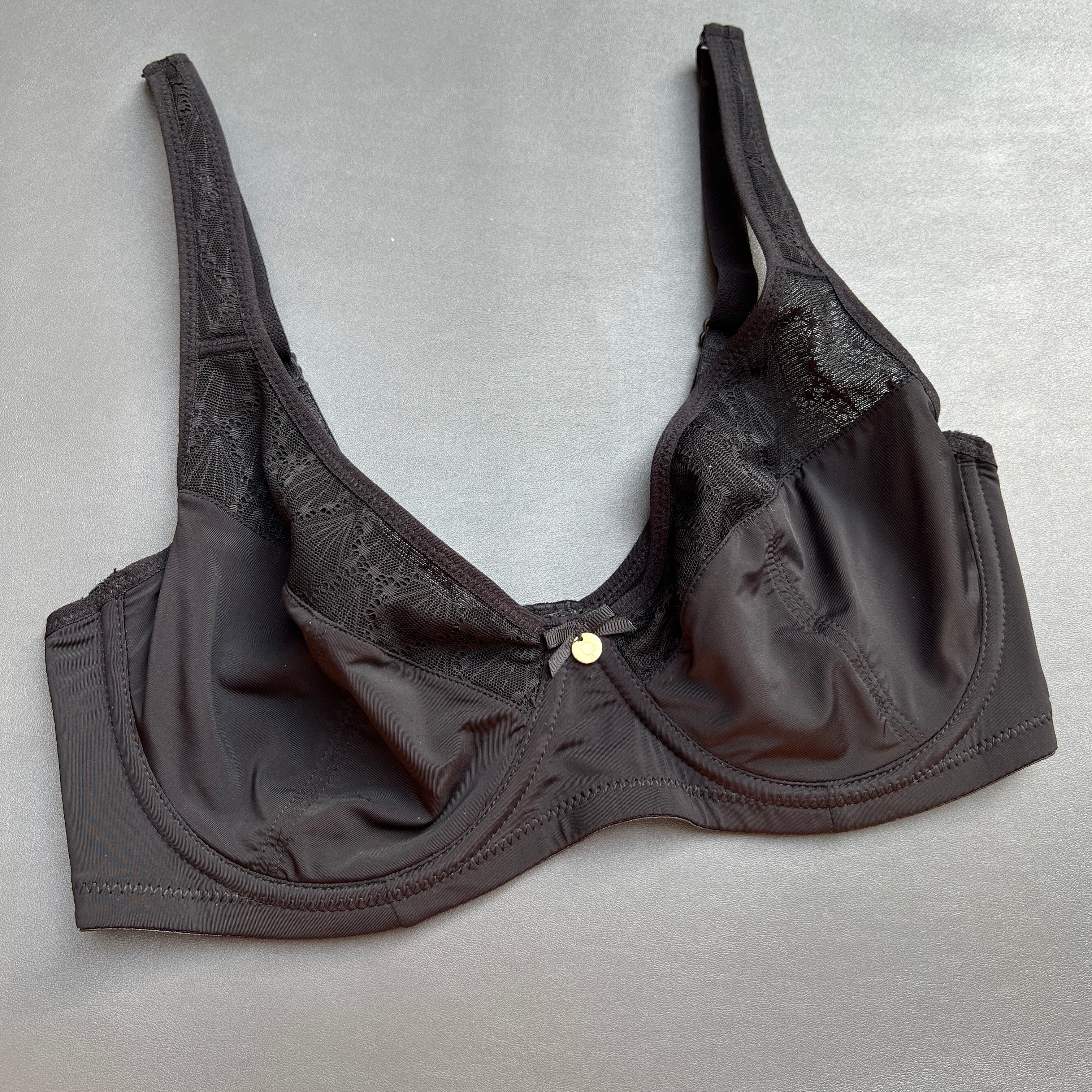 Losha Curvy Double Layer Minimizer Underwire Bra with Lace Detail – Black