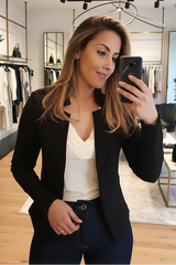 NOÉRA™ | FEMININER BLAZER MIT MODERNEM DESIGN