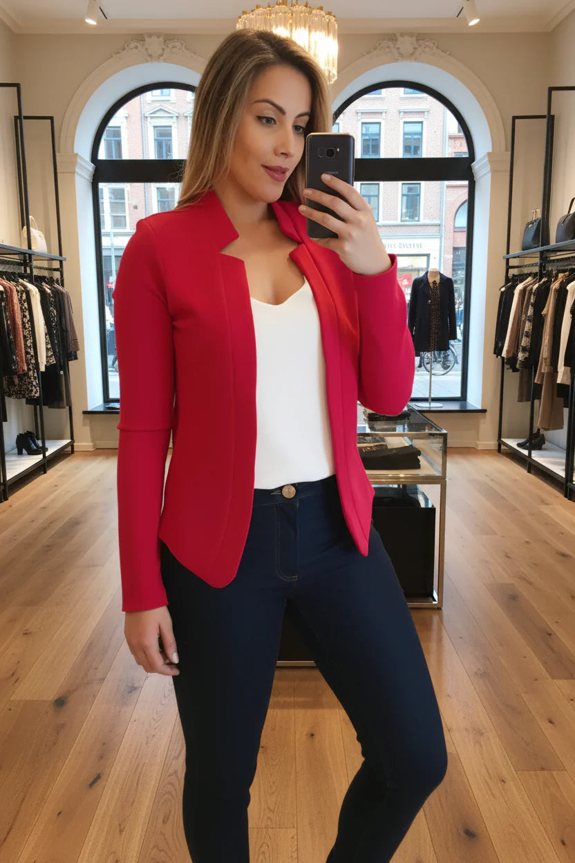 NOÉRA™ | FEMININER BLAZER MIT MODERNEM DESIGN